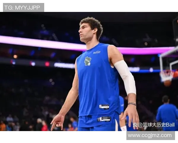 布鲁克洛佩斯：从篮球场上的巨人到全能战士的蜕变之路